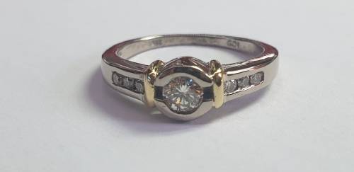 18ct white and yellow gold Diamond ring